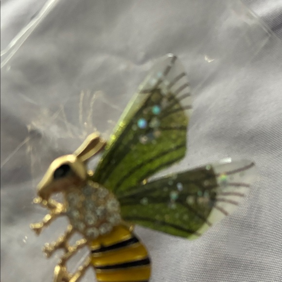Gold and Green Bee Brooch - Picture 3 of 4